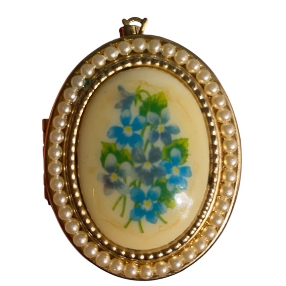 Avon Jewelry - Vintage Avon Blue & White Floral Locket Pearl Trim Gold cottagecore grandmacore